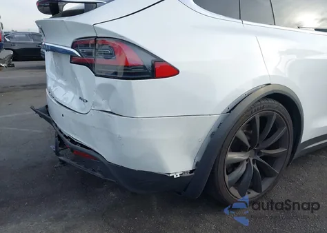 2018 Tesla Model X 100D/75D/P100D z USA, uszkodzony, nr VIN 5YJXCBE2XJF121293